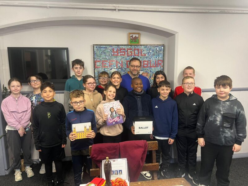 Chris with children at Cefn Cribwr Primary School.