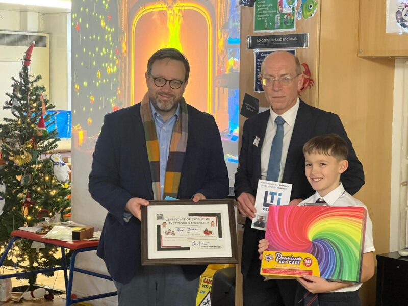 Chris Elmore MP with Julian (LTI Vesco) and winner, Grayson aged 9.