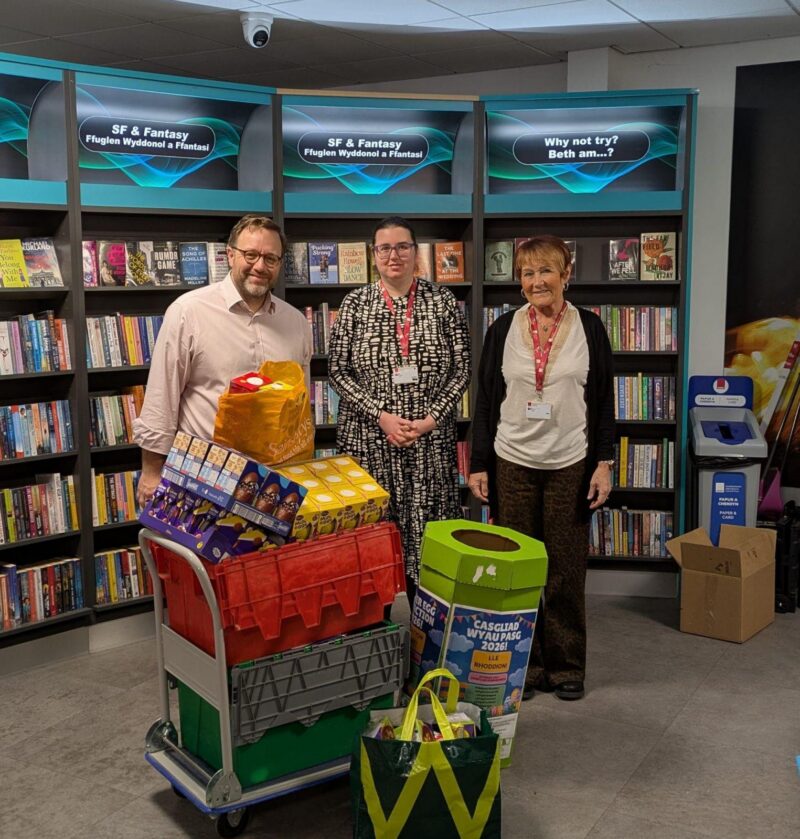 Chris Elmore MP collecting Easter eggs from Bridgend Library